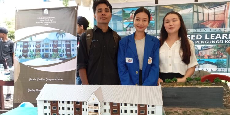Mahasiswa Jurusan Teknik Sipil Polimdo pada PBL Expo. (Foto: meikel/barta)