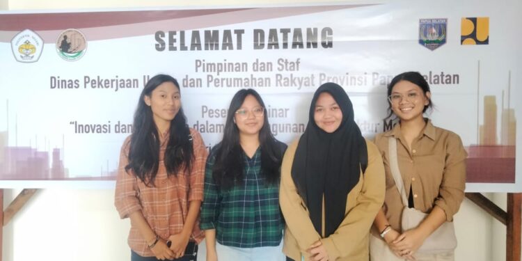 Mahasiswa Jurusan Teknik Sipil hadir pada seminar kerja sama Papua Selatan dan Polimdo. (Foto: meikel/barta)