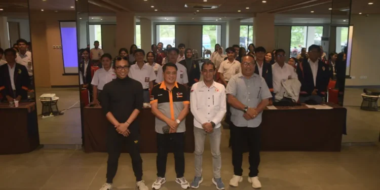 Foto: Pimpinan Bawaslu Sangihe Bersama Pemateri dan Pelajar. (Dok. Istimewa)