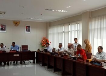 Dr. Ir Royke Octavian Roring, M.Si., IPU saat mengikuti RDP bersama BPJN Sulut. (Foto: meikel/barta)