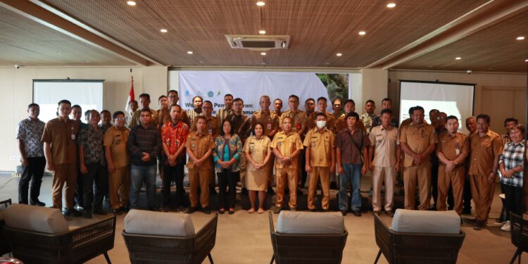 Foto: Dokumentasi bersama Pemkab Sangihe, Burung Indonesia dan Peserta Workshop Pembelajaran: Menjaga Keanekaragaman Hayati Demi Keberlanjutan Kehidupan. (Dok. Istimewa)