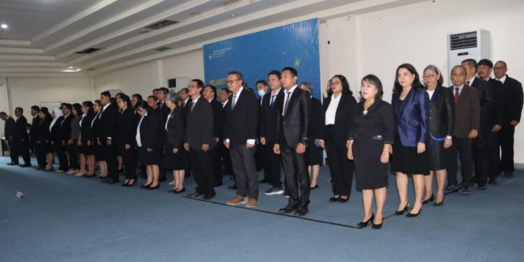 Pejabat Struktural Polimdo yang dilantik Direktur Mareyke Alelo. (Foto: istimewa)