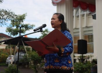 Direktur Polimdo, Dra Mareyke Alelo, MBA saat sambutan. (Foto: istimewa)