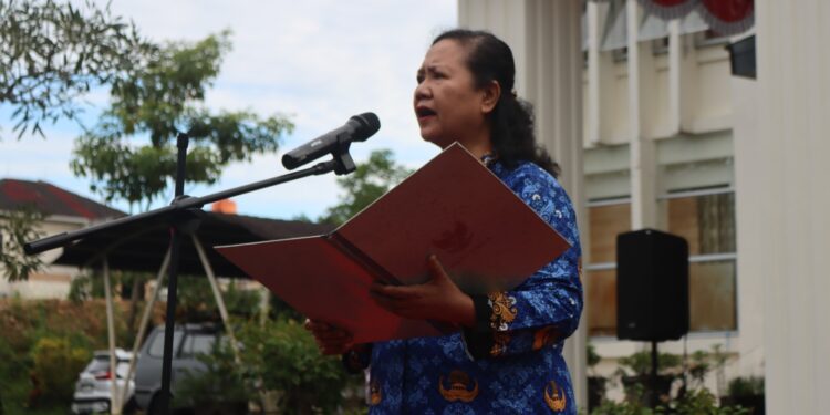 Direktur Polimdo, Dra Mareyke Alelo, MBA saat sambutan. (Foto: istimewa)