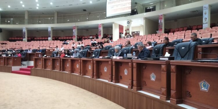Situasi Paripurna di DPRD Provinsi Sulut. (Foto: meikel/barta)