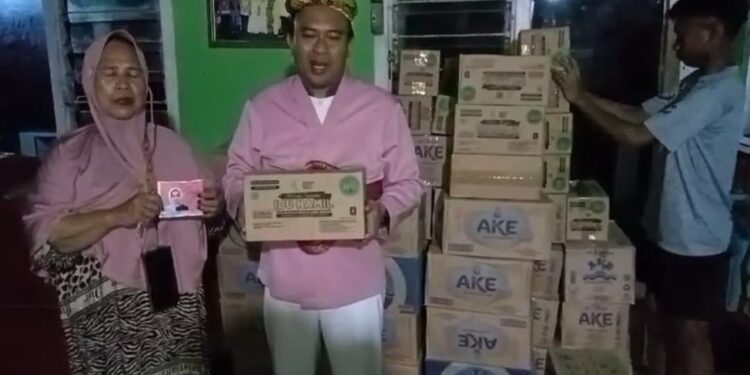 Bantuan bagi korban bencana banjir dari tim Rahmijati Center. (Foto: istimewa)