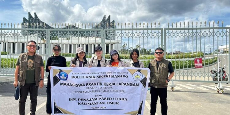 Ketua Panitia pelaksana PKL, Ir. Steve Supit, ST., M.Eng., Ph.D bersama rekannya akademisi Jurusan Teknik Sipil, Ir. Stefani Switly Peginusa, SST., MT bersama 5 mahasiswa yang akan mengikuti PKL di IKN. (foto: istimewa)