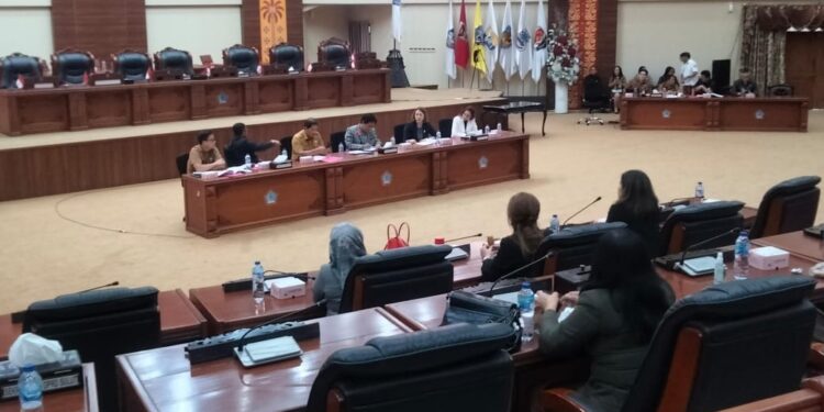 Rapat BKD, Pimpinan dan Lintas Komisi DPRD Provinsi Sulut. (Foto: meikel/barta)