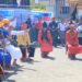 Prosesi adat Rumeges Tumiwa Mangorai khas budaya khas orang Minahasa berlangsung di Taman Kesatuan Bangsa Manado beberapa waktu lalu. (foto: Ady/Barta1)