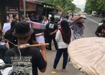 Aksi Demo Oleh Koalisi Advokasi Peduli Lingkungan dan Pesisir. (Foto: istimewa)