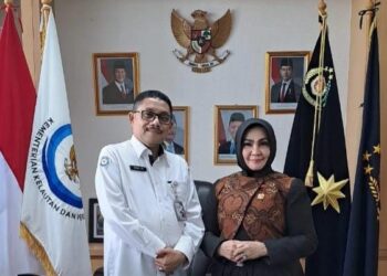 Anggota Dewan Perwakilan Daerah (DPD) RI, Rahmijati Jahja bersama Direktur Jenderal PPSDP Halid Yusuf. (foto: istimewa)