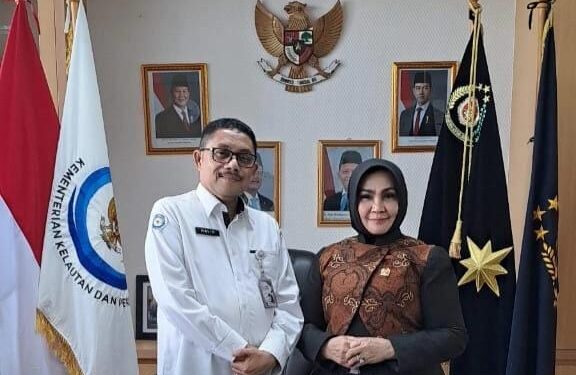 Anggota Dewan Perwakilan Daerah (DPD) RI, Rahmijati Jahja bersama Direktur Jenderal PPSDP Halid Yusuf. (foto: istimewa)