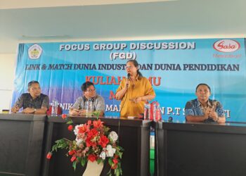 Direktur Polimdo, Dra Mareyke Alelo, MBA saat memberikan sambutan pada kuliah umum bersama PT Sasa. (Foto: istimewa)