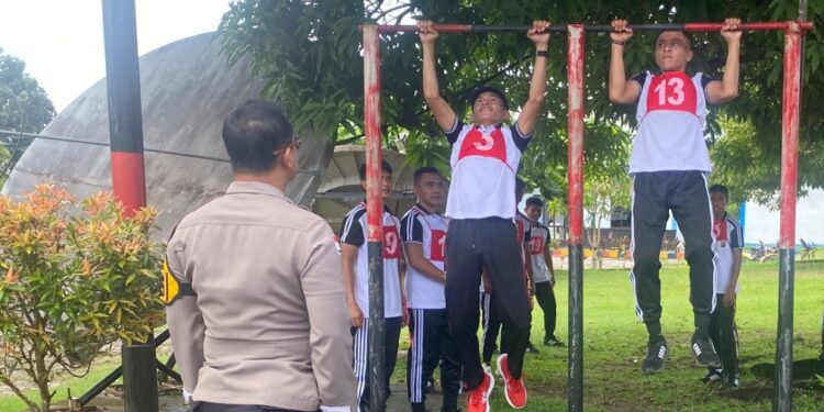 Jajaran Polres Kepulauan Talaud sedang mengikuti test kesamaptaan jasmani (Foto istimewa).