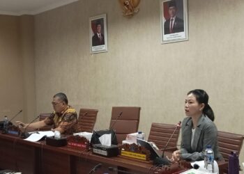 nggota DPRD Provinsi Sulut, Pricilla Cindy Wurangian saat menyampaikan aspirasi masyarakat. (Foto: meikel/barta)