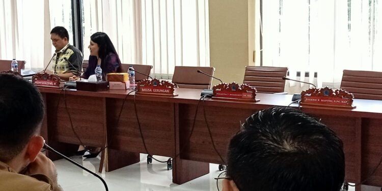 Gambaran Kursi Anggota PDI Perjuangan yang terlihat kosong. (Foto: meikel/barta)