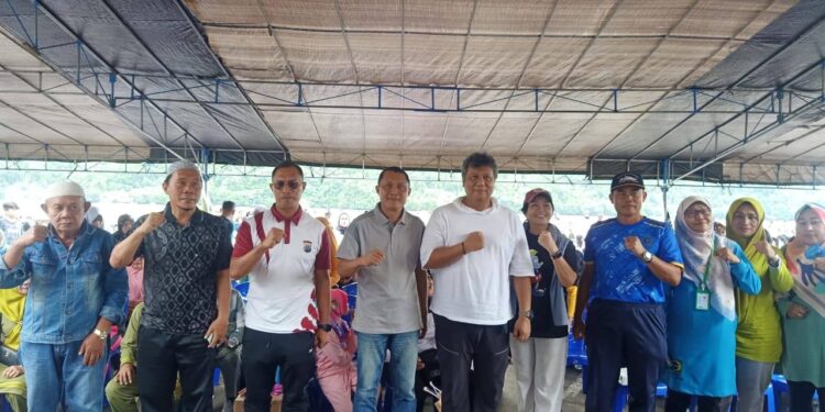 Foto: Pj. Bupati Sangihe, Albert Huppy Wounde dalama giat perayaan Isra Miraj Nabi Muhammad SAW 1446 Hijriyah dan dirangkaikan dengan Milad ke- 44 BKMT. (Dok. Istimewa)