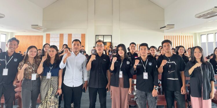 Pembicara, Pengurus Himaju AB Polimdo beserta 200 Peserta. (Foto: istimewa)