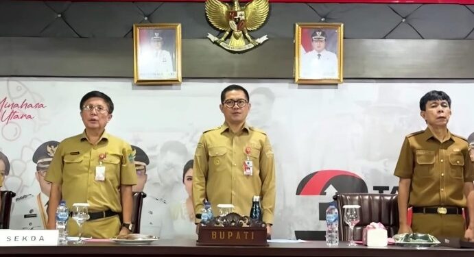 Bupati Minut Joune Ganda memimpin rapat evaluasi. (Foto: Humas Pemkab Minut)