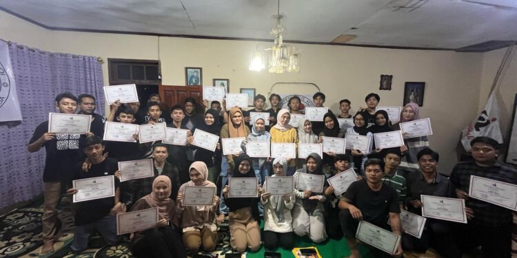 Anggota Ormas Oi Minahasa yang baru mengikuti Diklat 1 sekaligus di Ikrar. (foto: istimewa)