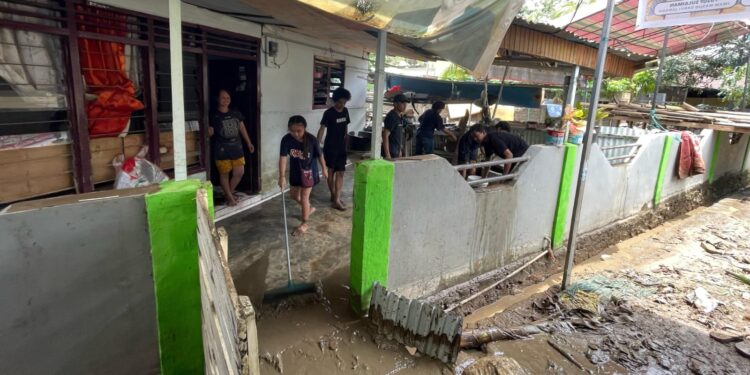 Lokasi pembersihan rumah warga di Kampung Tela, Kelurahan Mahawu, Kecamatan Tuminting, Kota Manado. (foto: meikel/barta)