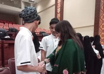 Pricylia Elviera Rondo Berbagi Kepada Anak Yatim di Bulan Ramadhan. (Foto: meikel/barta)