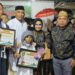 Anggota DPD RI Rahmijati Jahja bersama pemenang Pentas Kreasi Dendang Sahur. (foto: istimewa)