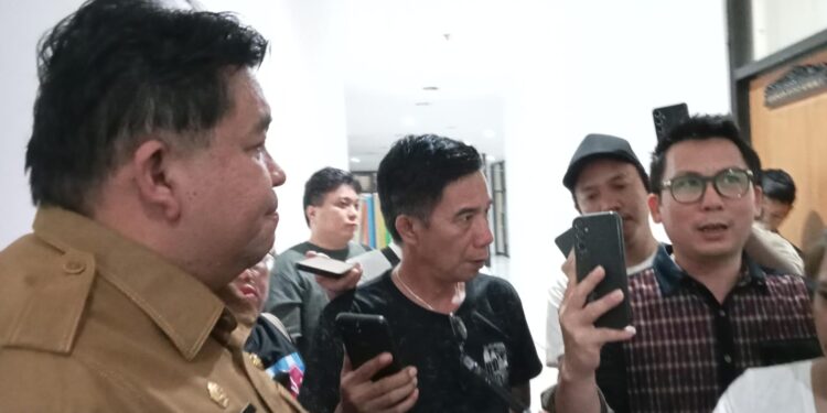 Resa Sangkoy Menyatakan Dalam Wawancaranya Kepada Evans Liow Bahwa E-Katalog Selalu Gangguan Di Lapangan. (foto; meikel/barta)