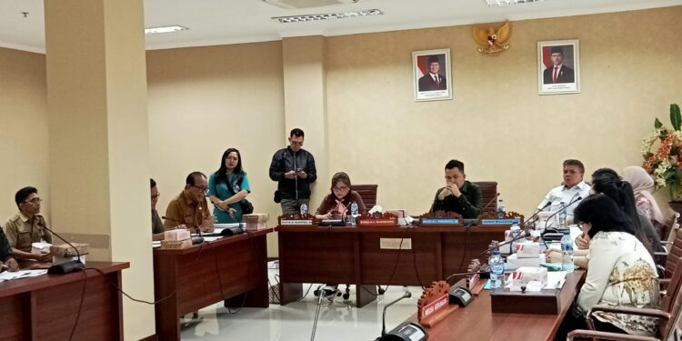 Satpol PP Daerah Sulut RDP bersama Komisi 1 DPRD Sulut. (foto; meikel/barta)