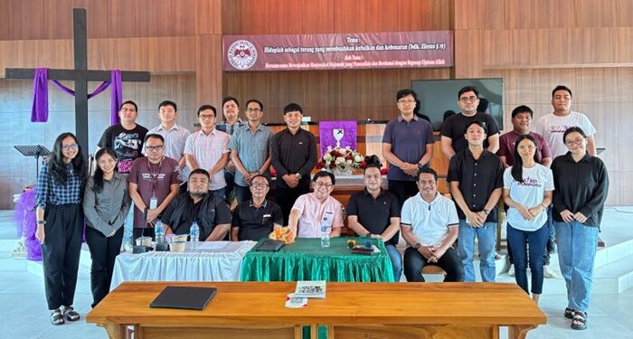 Penulis muda dikumpulkan untuk memulai penulisan sejarah Pemuda GMIM dalam workshop di Gereja Rut Boulevard.