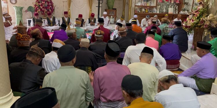 Sholat Ied di kediaman Senator DPD RI asal Gorontalo, Rahmijati Jahja. (foto; istimewa)