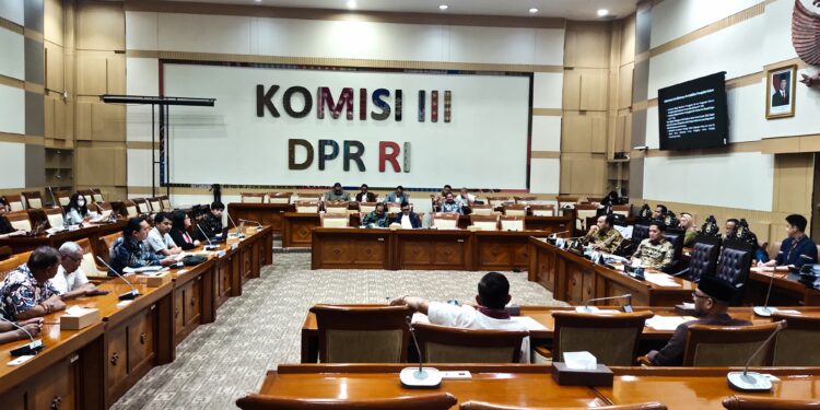 Foto: Rapat Dengar Pendapat Masyarakat Sangihe, Kontras, Jatam dengan Komisi III DPR RI. (Dok. Istimewa)