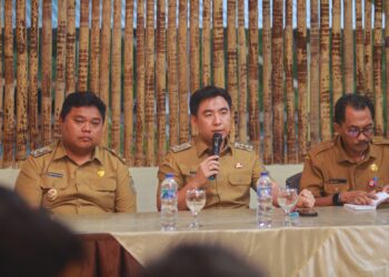 Foto: Bupati Kepulauan Sangihe Michael Thungari Menyampaikan Gagasannya Kepada Sejumlah Jurnalis di Sangihe. (Dok. Istimewa)