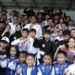 Gubernur Sulut Yulius Selvanus ambil waktu foto bersama bibit-bibit muda atlet di Kota Kotamobagu. (foto: akun Yulius Selvanus)