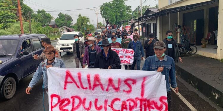 Himpunan Peduli Captikus menuntut Ranperda untuk sesegera dibahas. (foto; istimewa)