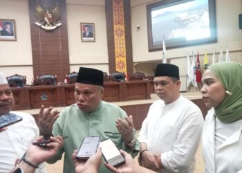 DPRD Provinsi Sulut saat diwawancarai berkaitan dengan stabilitas harga dan arus mudik. (Foto: meikel/barta)