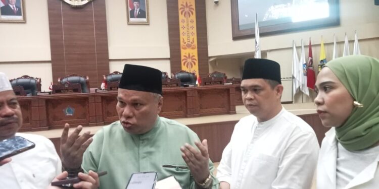 DPRD Provinsi Sulut saat diwawancarai berkaitan dengan stabilitas harga dan arus mudik. (Foto: meikel/barta)