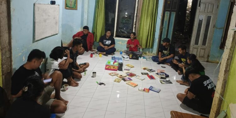 Kegiatan Diskusi santai dan lapak buku. (Foto: istimewa)