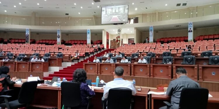 BSG bersama Pansus LKPJ Gubernur 2024. (Foto; meikel/barta)