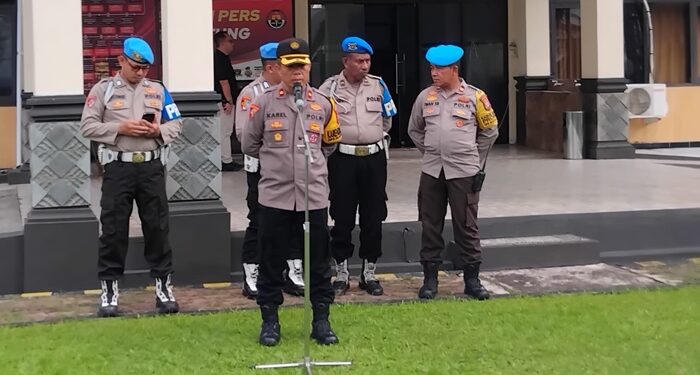 Kabag Ops Polres Bitung saat memberikan arahan pengamanan. (foto: Polres Bitung)