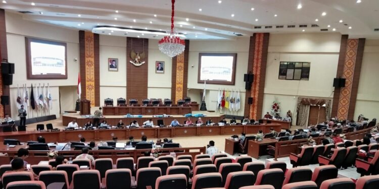 Pembahasan LKPJ Gubernur 2024. (foto; meikel/barta)