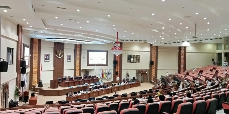 Pembahasan LKPJ Gubernur 2024. (foto: meikel/barta)