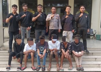 Gerombolan pemabuk yang diamankan aparat Polres Bitung. (foto: Chris/Barta1)