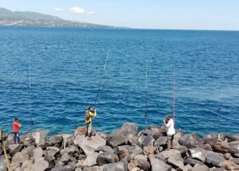 Warga Manado menikmati mancing sebagai gaya hidup (foto:: randy/Barta1)