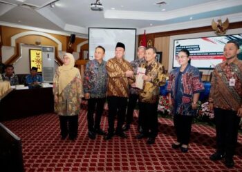 Menteri Nusron Serahkan Ratusan Sertipikat Tanah Aset Pemda Se-Jawa Tengah