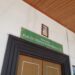 Pintu masuk Ruang Sidang terkait tindak pidana percobaan pemerkosaan dan penganiayaan yang dilakukan oleh TB ke MGCT. (Foto: istimewa)