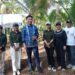 Foto: Bupati Kepulauan Sangihe, Michael Thungari bersama para penyuluh pertanian di lahan Ketahanan Pangan Kampung Pintareng. (Dok. Rendy/Barta1)