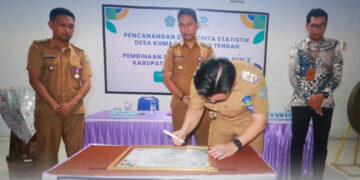 Foto: Bupati Kepulauan Sangihe Mencanangkan Kampung Kuma I Sebagai Desa Cinta Statistik. (Dok.Istimewa)