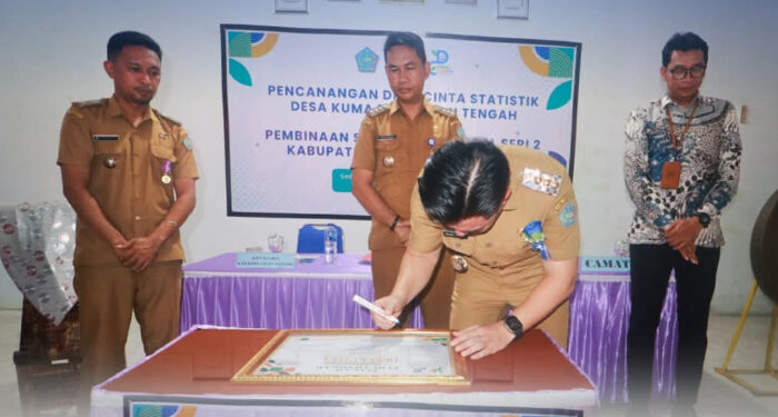 Foto: Bupati Kepulauan Sangihe Mencanangkan Kampung Kuma I Sebagai Desa Cinta Statistik. (Dok.Istimewa)