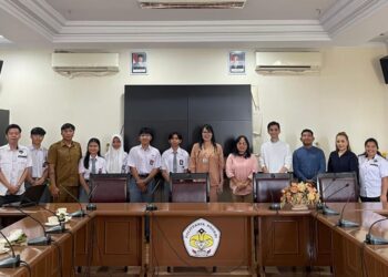 foto bersama Polimdo dan SMK Negeri 1 Amurang. (foto: istimewa)